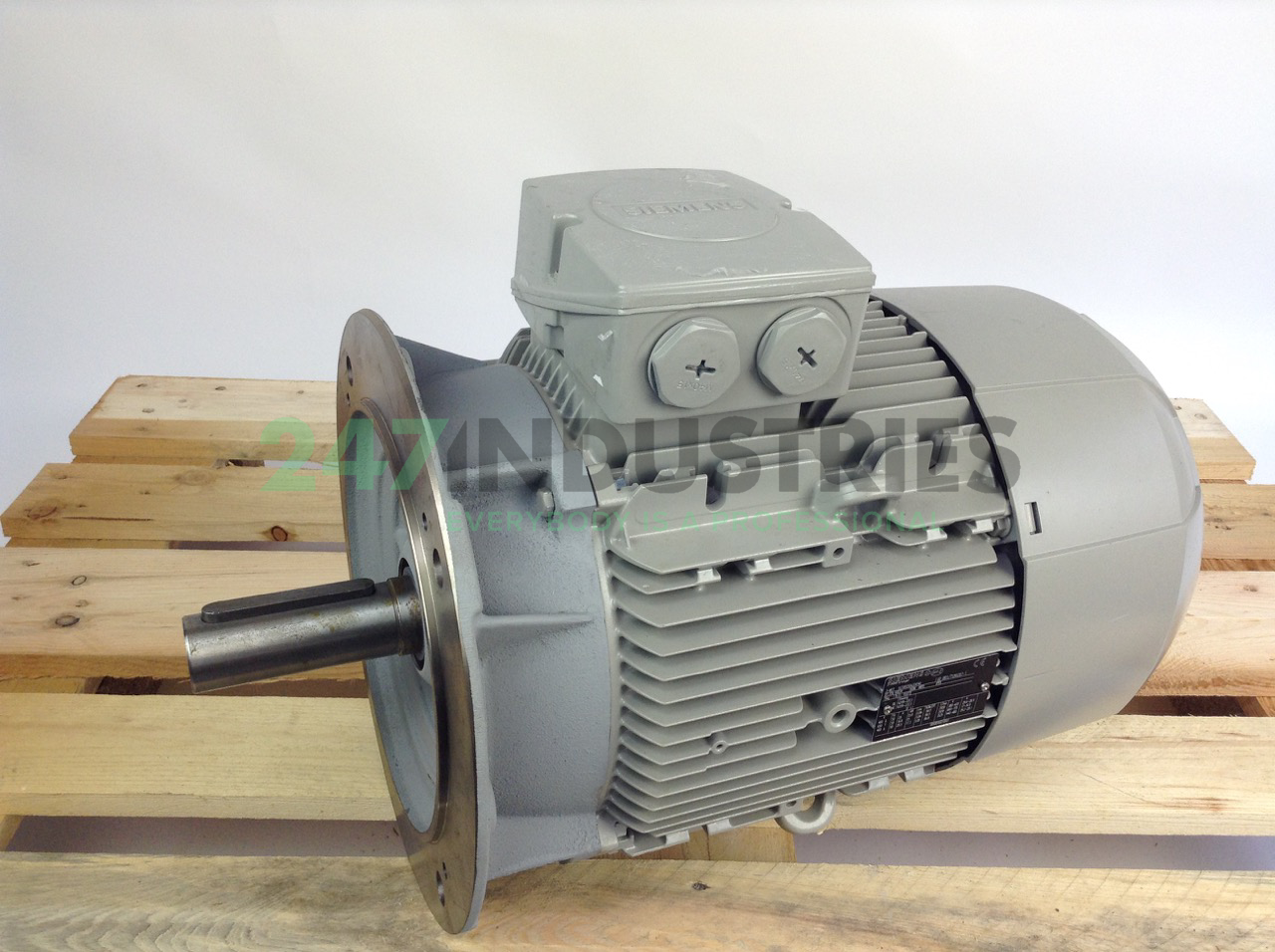 1LE1002-1DA33-4FA0 Siemens