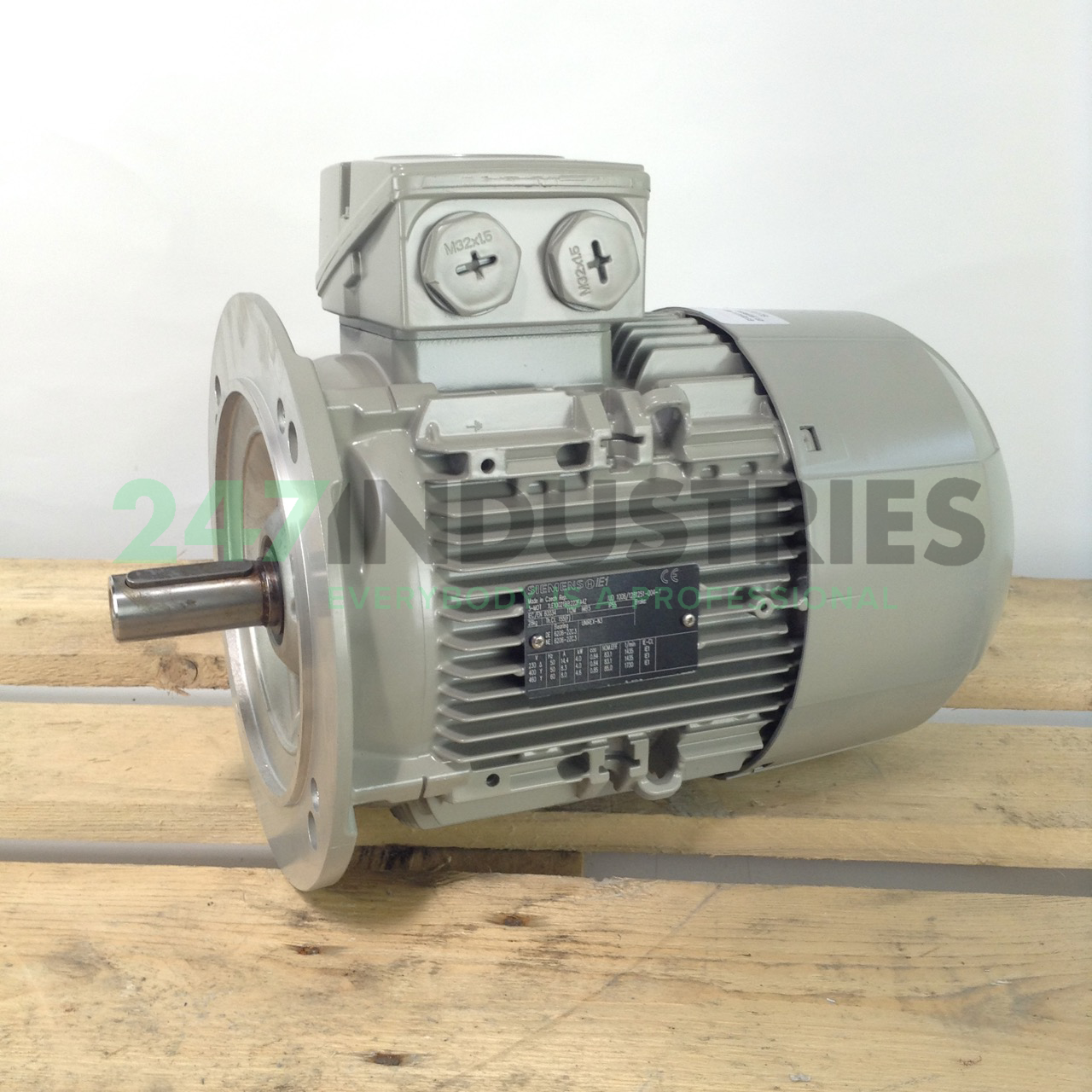 1LE1002-1BB22-2FA4-Z Siemens