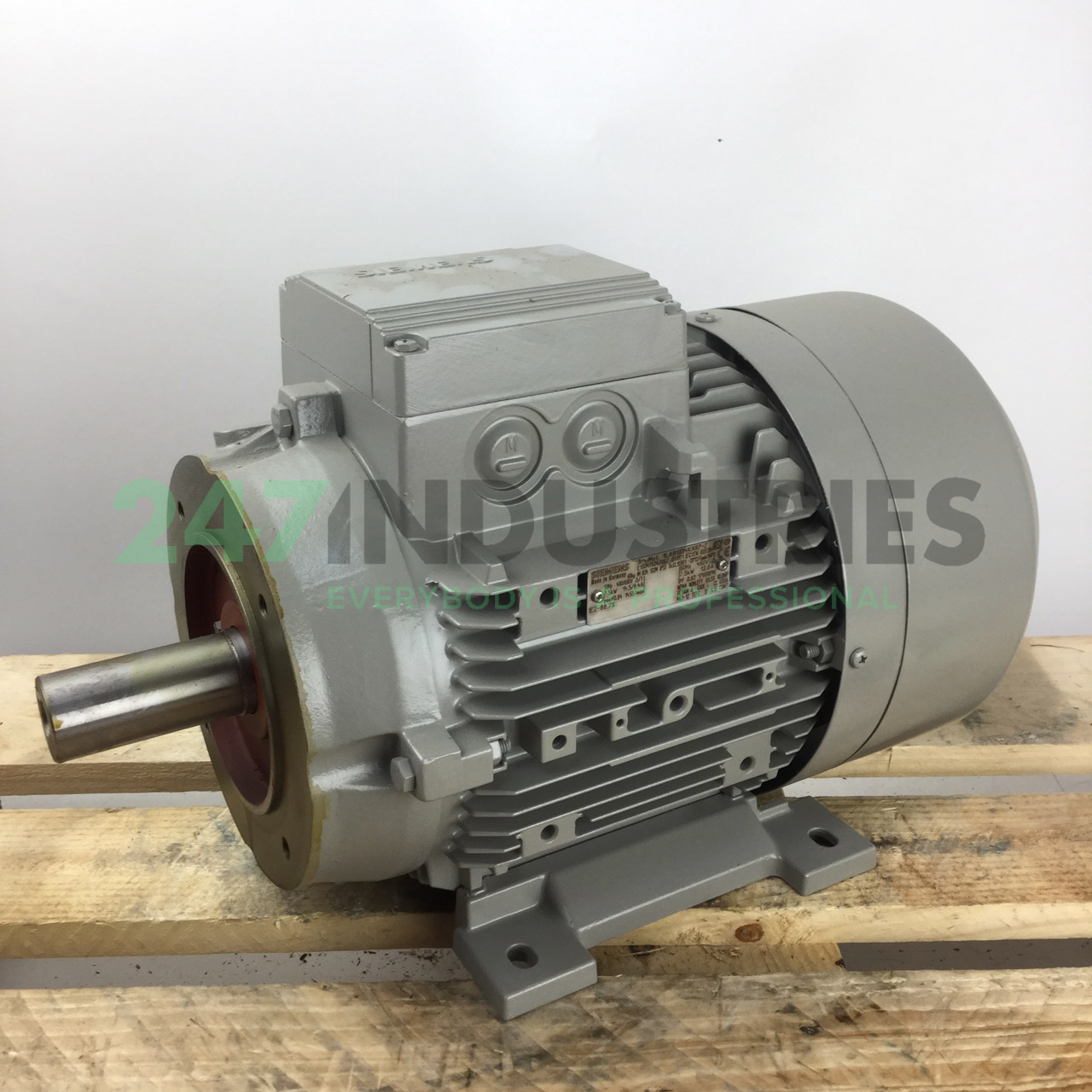 1LA9133-4KA67 Siemens