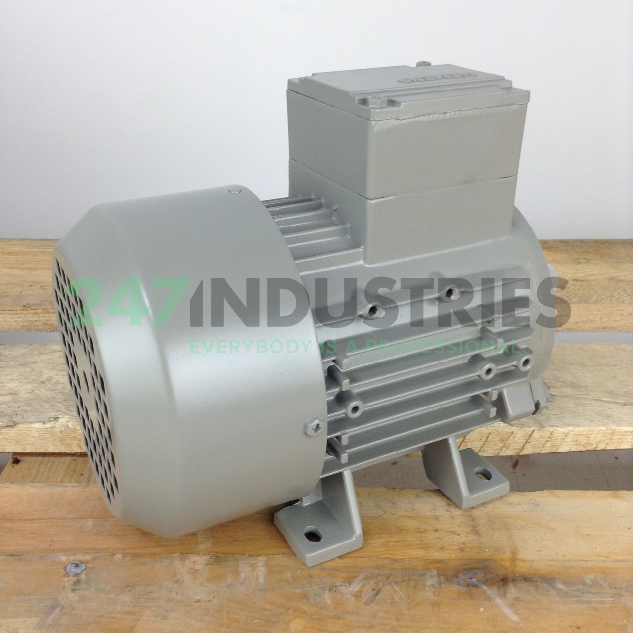 1LE1002-0CB32-2AA4 Siemens Image 4
