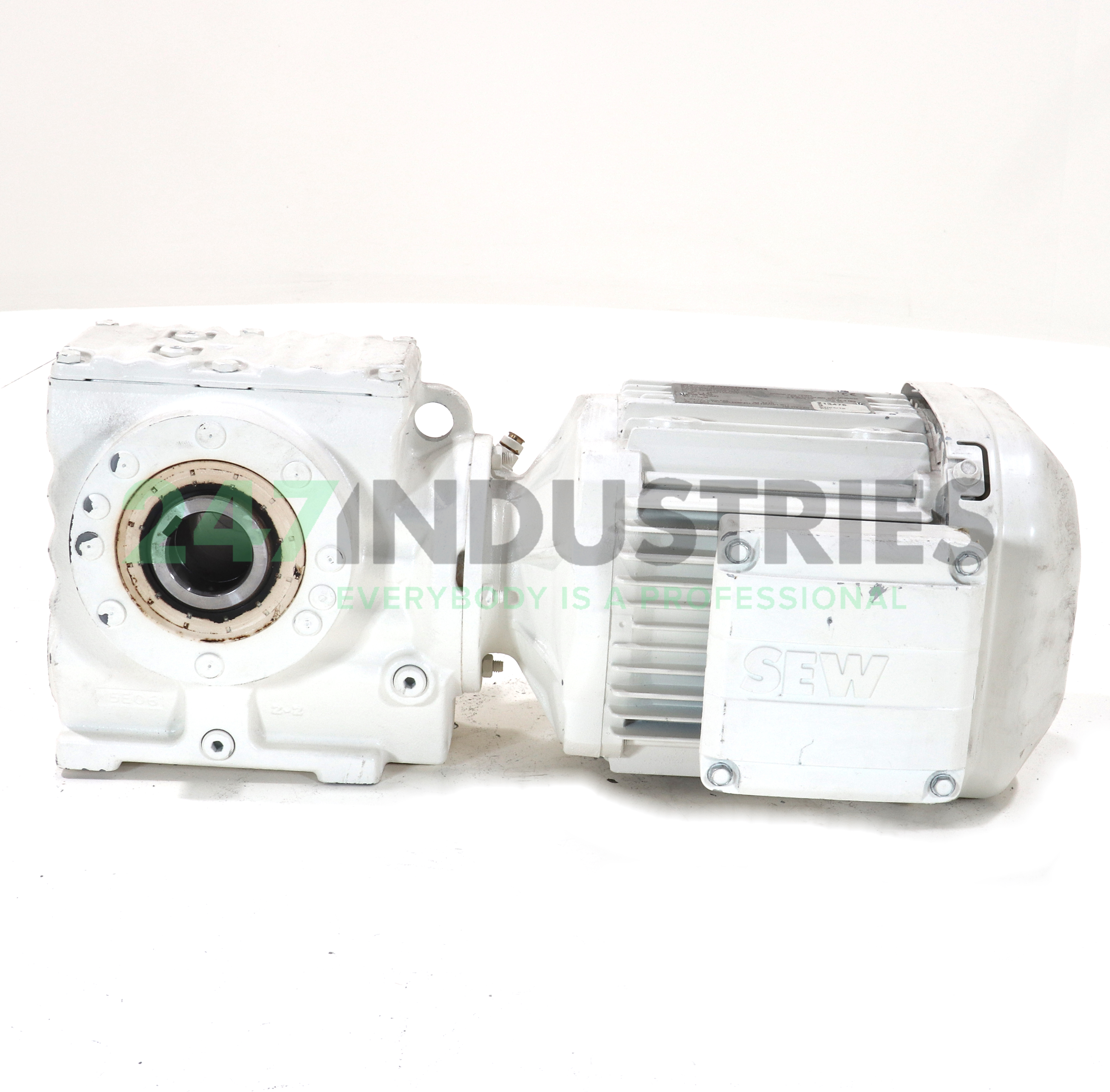 SA57/DRE90M4TF SEW-EURODRIVE Image 3