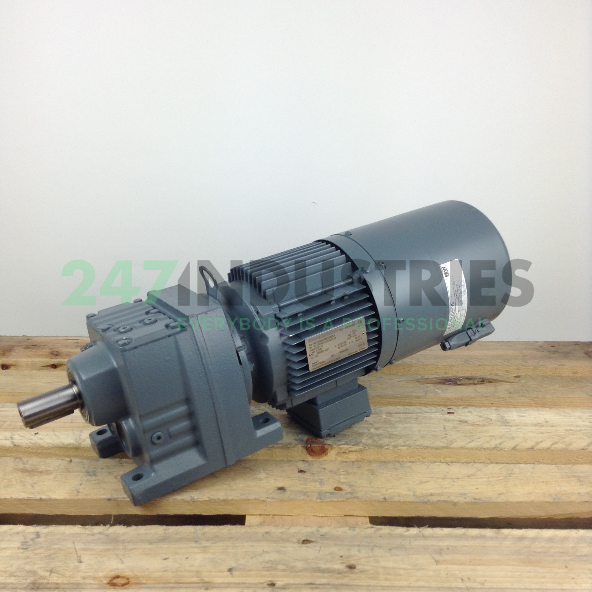 R47DT90L4/TH/VR/ES1A SEW-EURODRIVE
