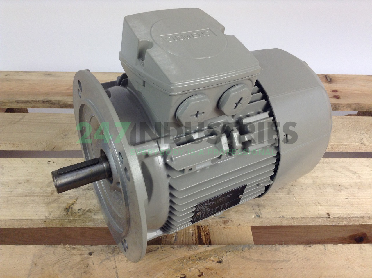 1LE1002-1BC22-2FA0 Siemens