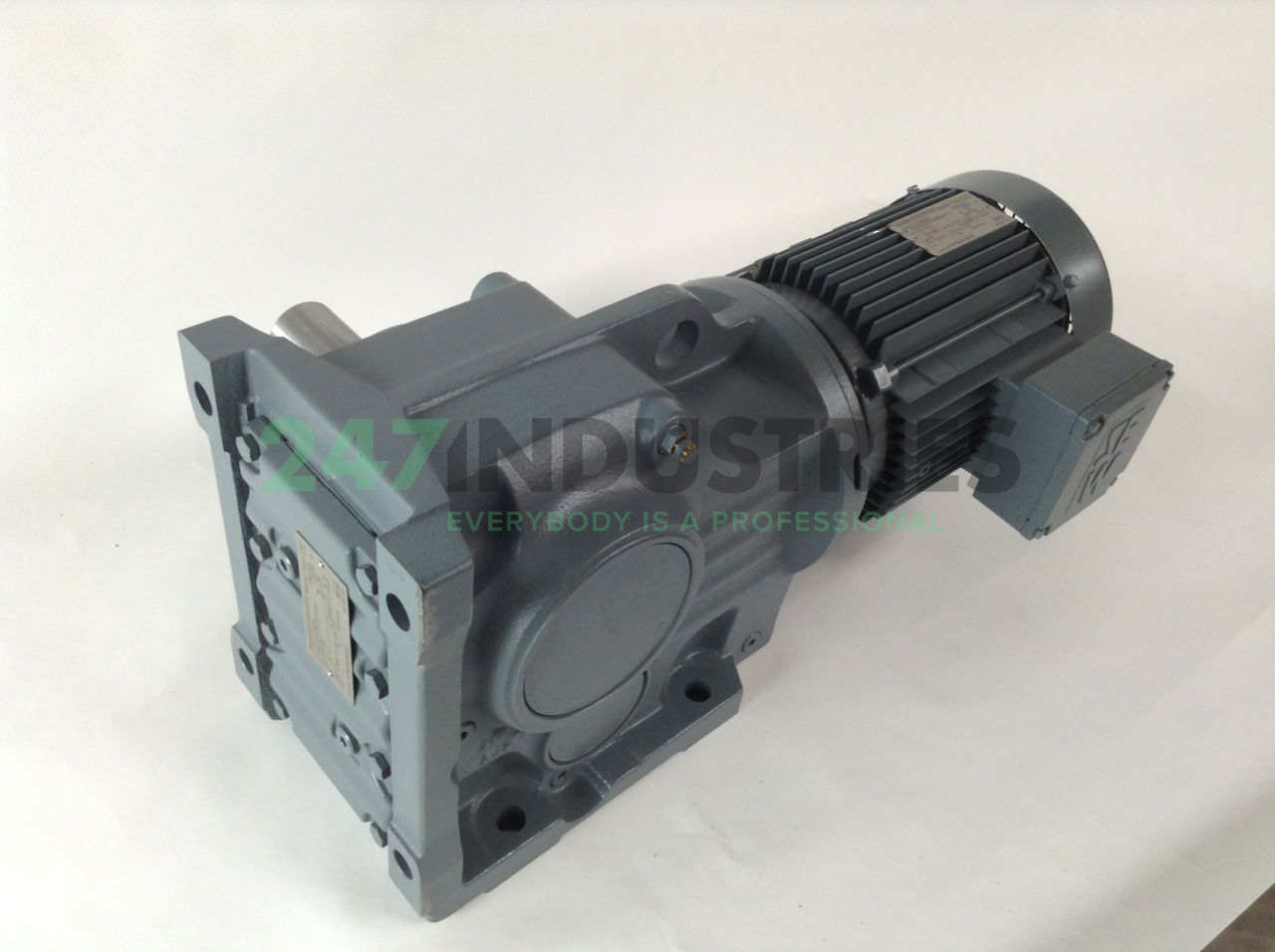 K77DV100M4 SEW-EURODRIVE