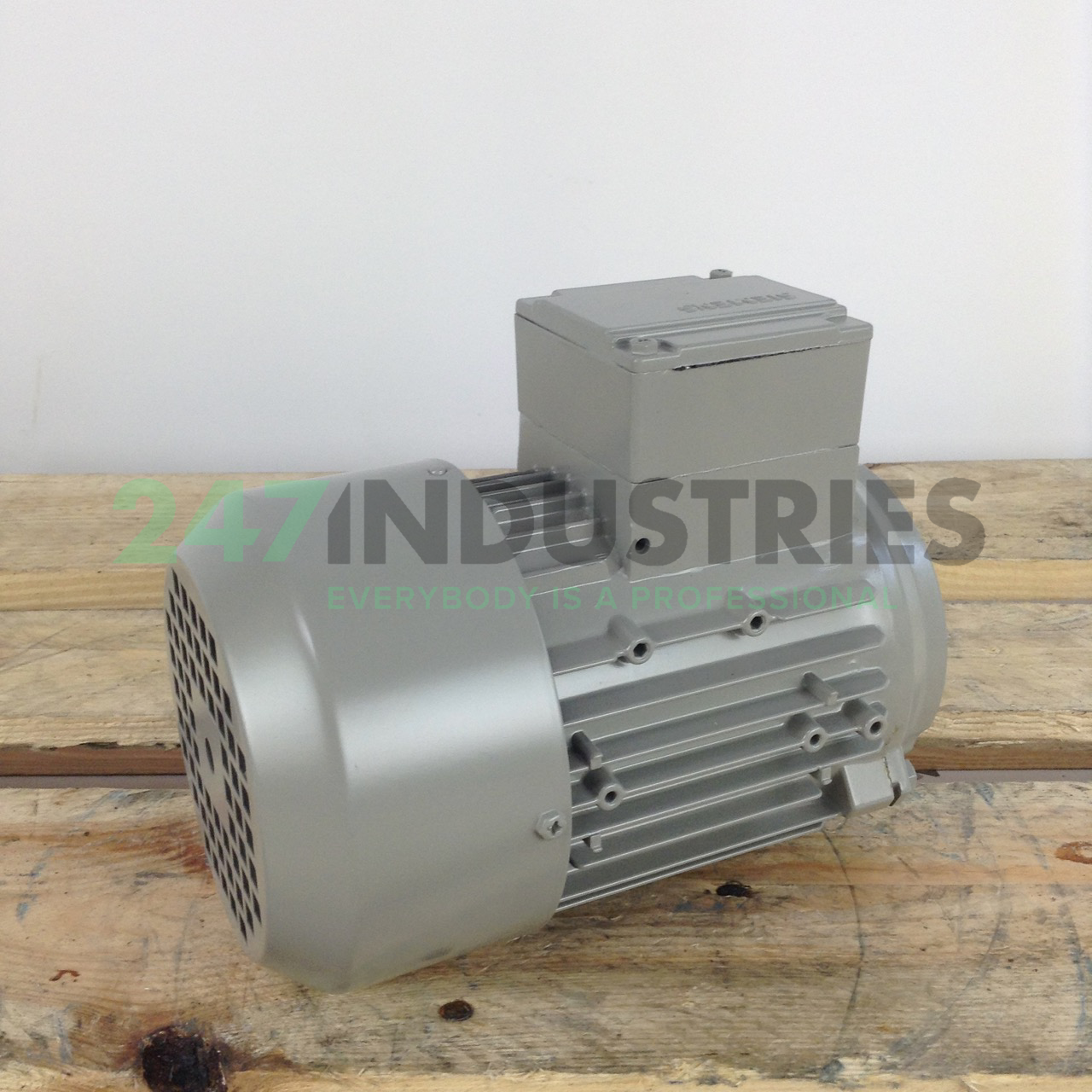 1LA7070-4AB92 Siemens Image 3