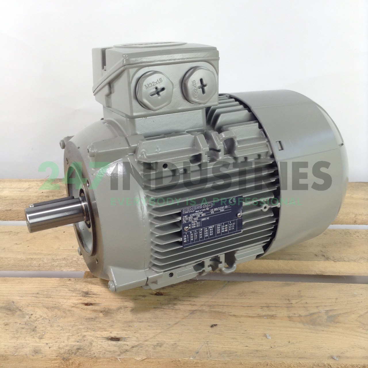 1LE1002-1BA22-2KA4 Siemens