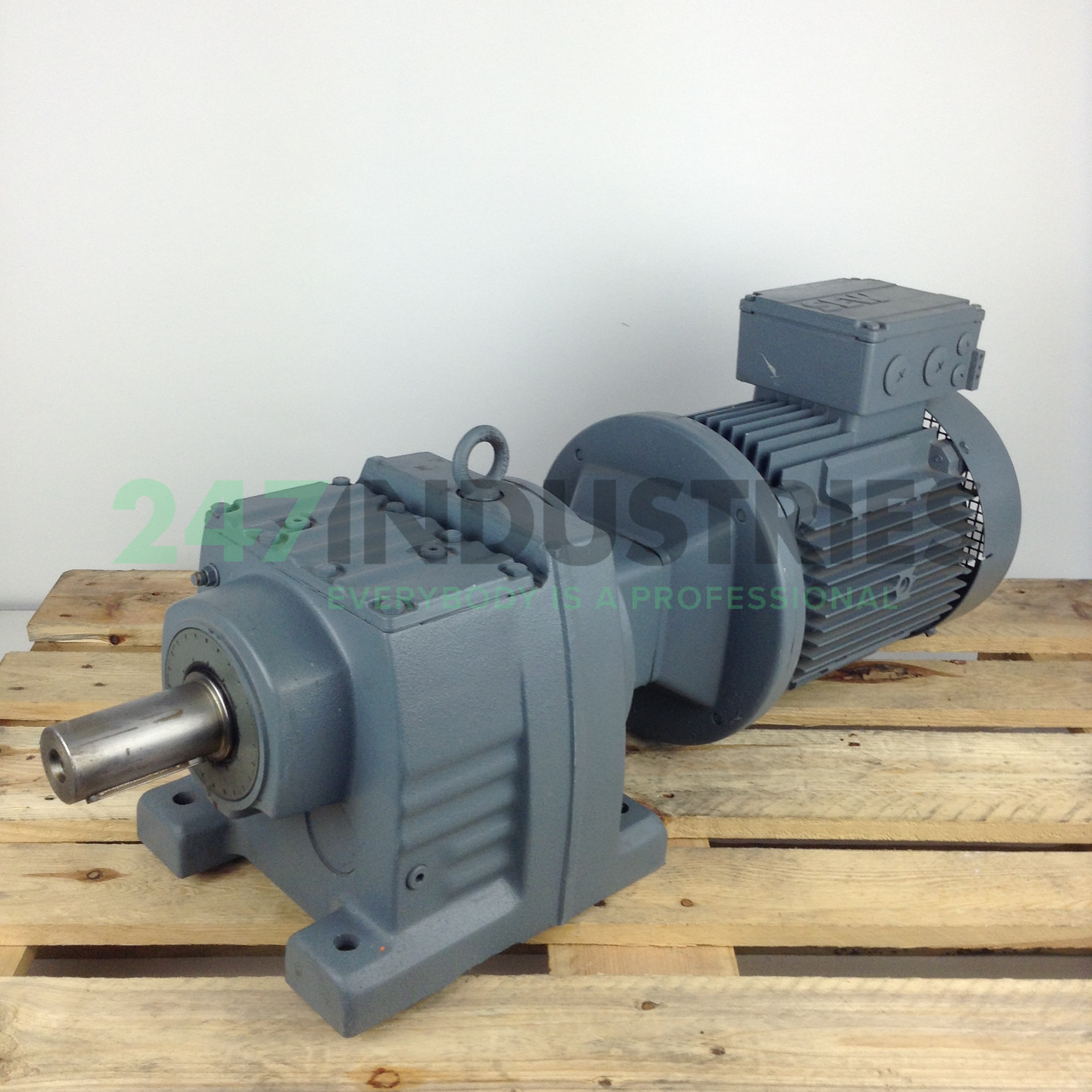 R87AM132S/M/DV132M4 SEW-EURODRIVE Image 1